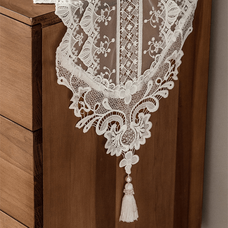 Aretha Lace Table Runner