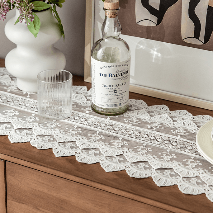 Aretha Lace Table Runner